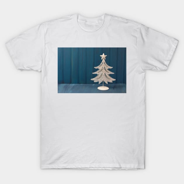 A White Christmas tree of metal T-Shirt by ikshvaku